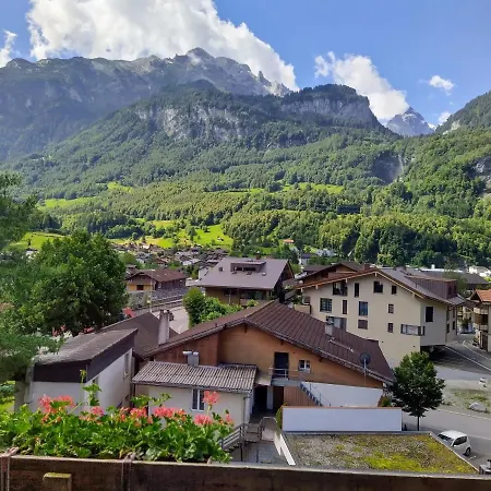 Sherlock Holmes & Khana Restaurant 