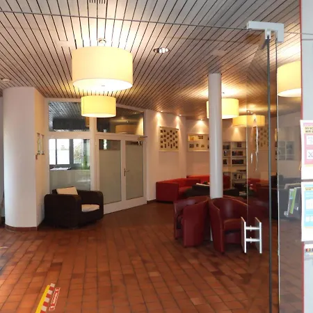 Sherlock Holmes & Khana Restaurant 