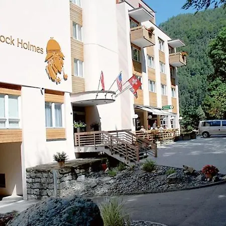 Sherlock Holmes & Khana Restaurant 