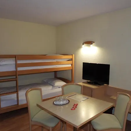 Sherlock Holmes & Khana Restaurant 