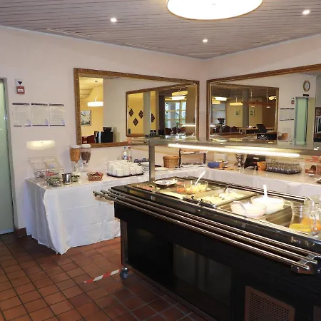 Sherlock Holmes & Khana Restaurant 