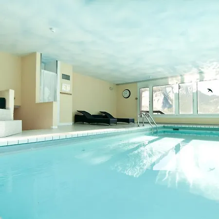 Sherlock Holmes & Khana Restaurant 