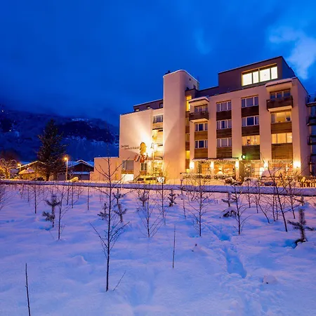 Sherlock Holmes & Khana Restaurant 