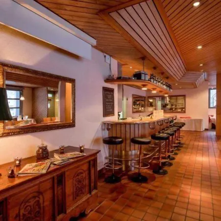 Sherlock Holmes & Khana Restaurant 