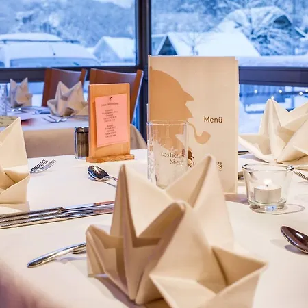 Sherlock Holmes & Khana Restaurant 