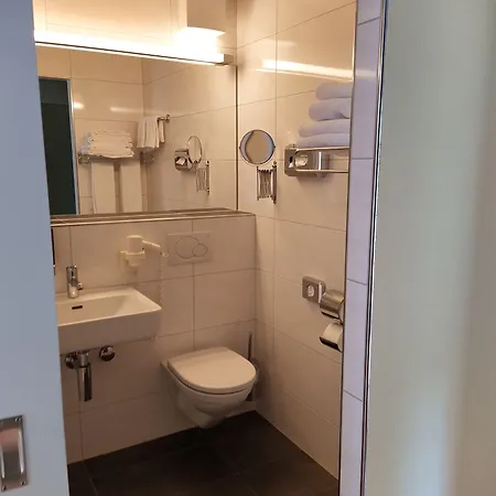 Sherlock Holmes & Khana Restaurant 