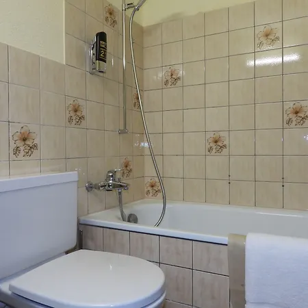 Sherlock Holmes & Khana Restaurant 