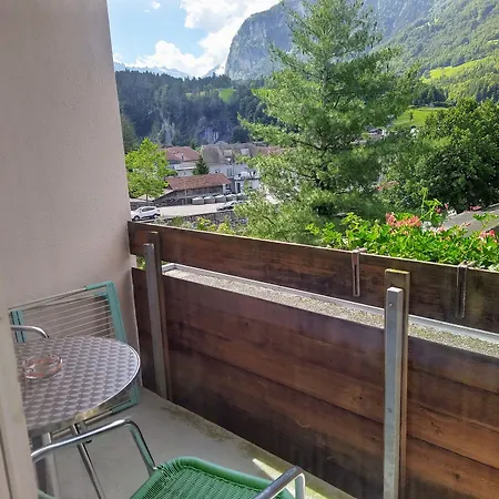 Sherlock Holmes & Khana Restaurant 