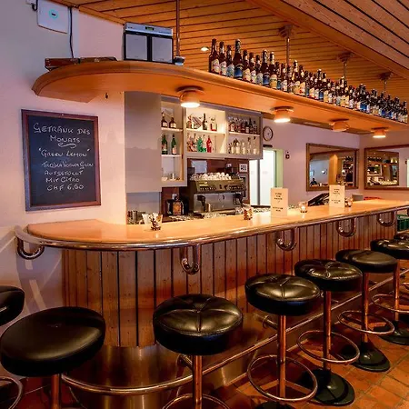 Sherlock Holmes & Khana Restaurant 