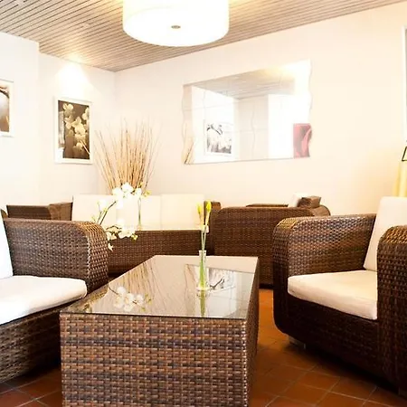 Sherlock Holmes & Khana Restaurant 