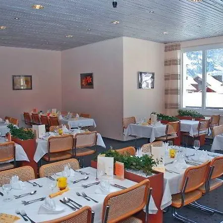 Sherlock Holmes & Khana Restaurant 