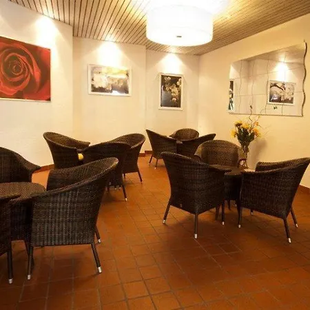 Sherlock Holmes & Khana Restaurant 