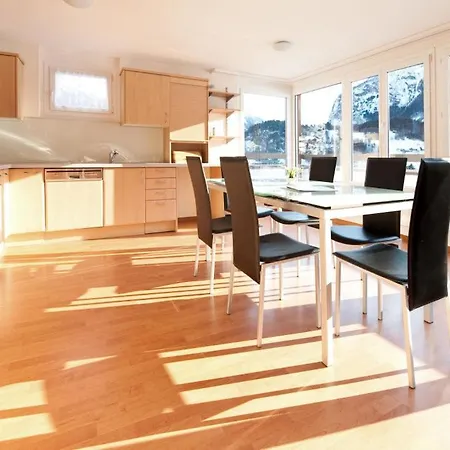 Sherlock Holmes & Khana Restaurant 