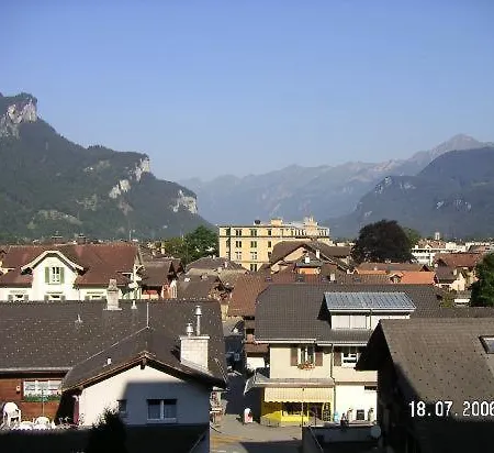 Sherlock Holmes & Khana Restaurant 