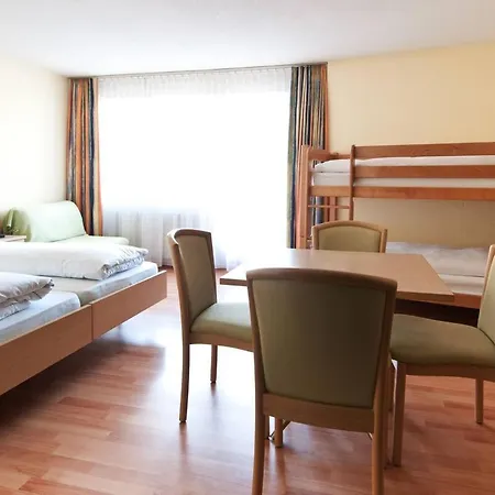 Sherlock Holmes & Khana Restaurant 