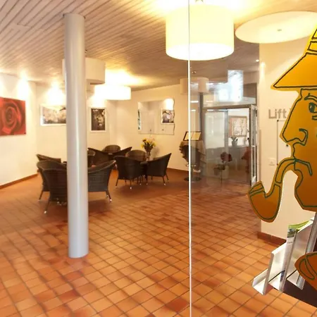 Hotel Sherlock Holmes & Khana Restaurant 