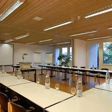 Sherlock Holmes & Khana Restaurant 