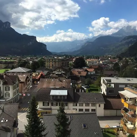 Sherlock Holmes & Khana Restaurant 