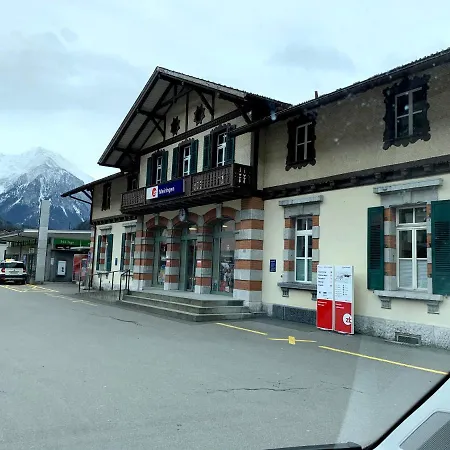 Sherlock Holmes & Khana Restaurant 