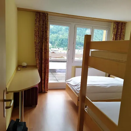 Sherlock Holmes & Khana Restaurant 