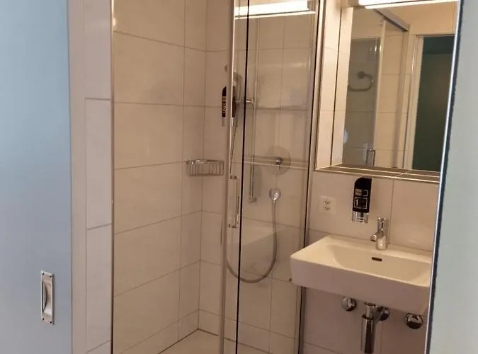 Sherlock Holmes & Khana Restaurant 