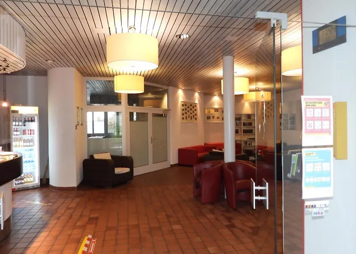 Sherlock Holmes & Khana Restaurant 