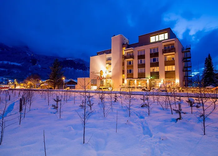 Sherlock Holmes & Khana Restaurant 