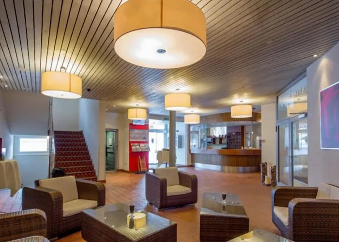 Sherlock Holmes & Khana Restaurant 