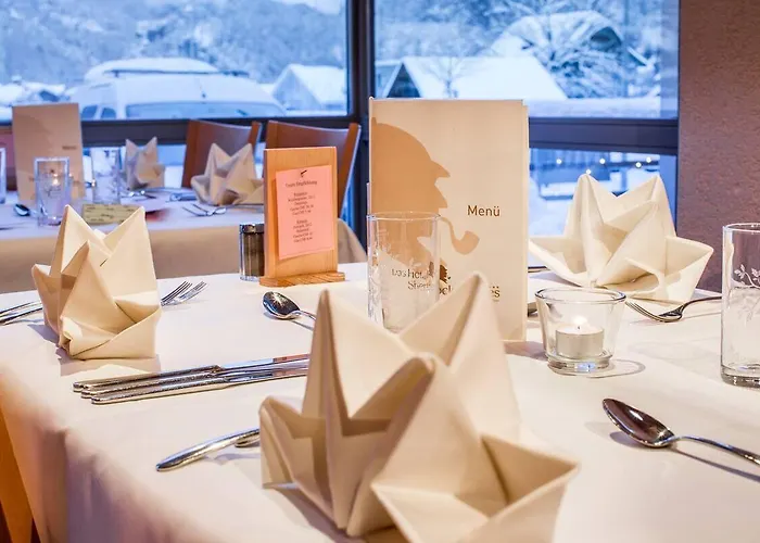 Sherlock Holmes & Khana Restaurant 