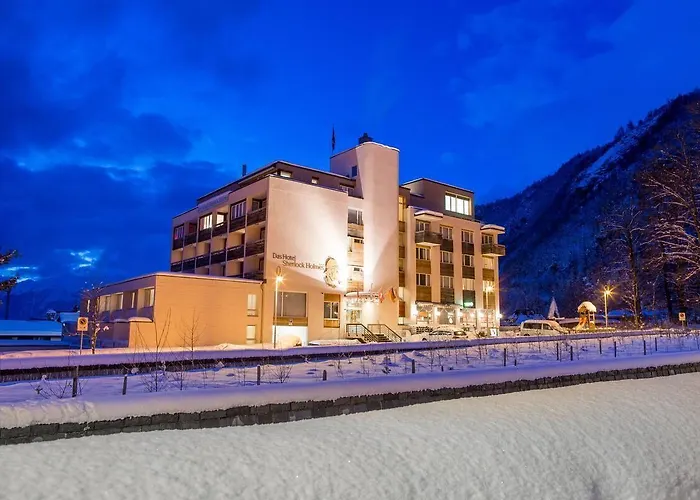 Sherlock Holmes & Khana Restaurant 