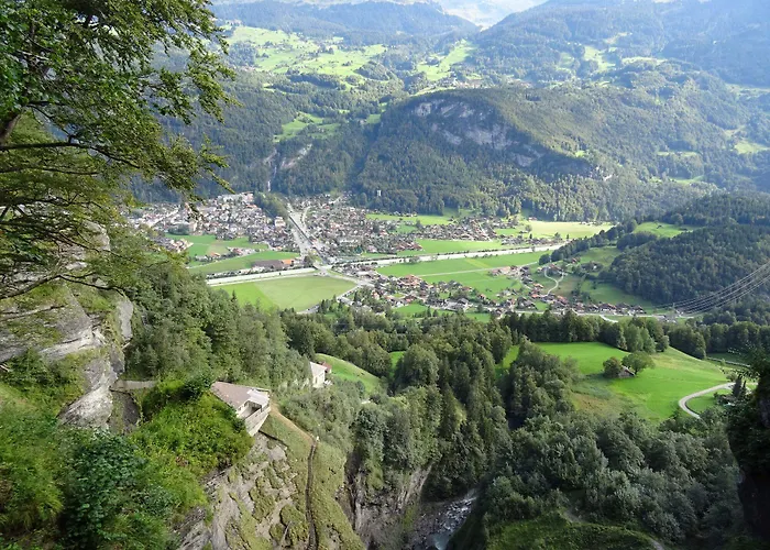 Sherlock Holmes & Khana Restaurant 