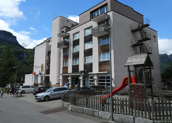 Sherlock Holmes & Khana Restaurant 