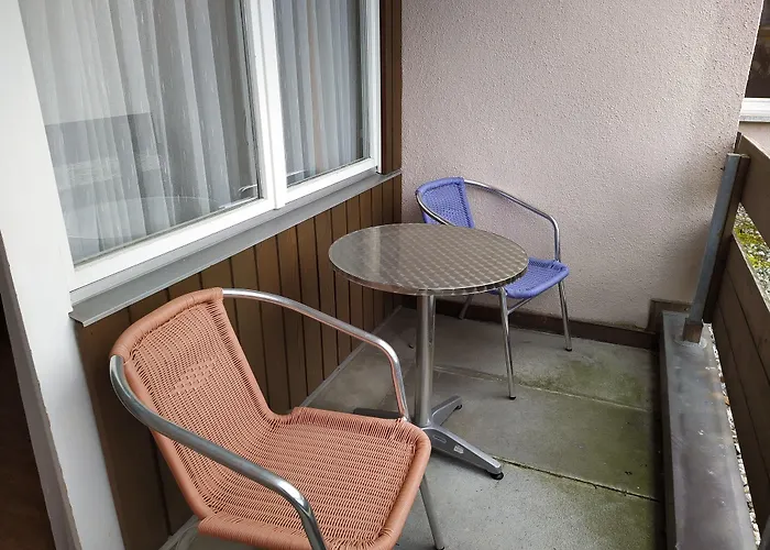 Sherlock Holmes & Khana Restaurant 