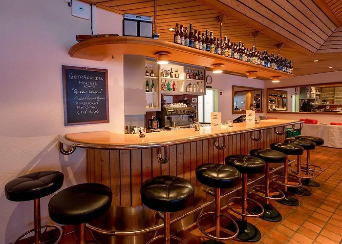 Sherlock Holmes & Khana Restaurant 