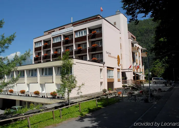 Sherlock Holmes & Khana Restaurant 