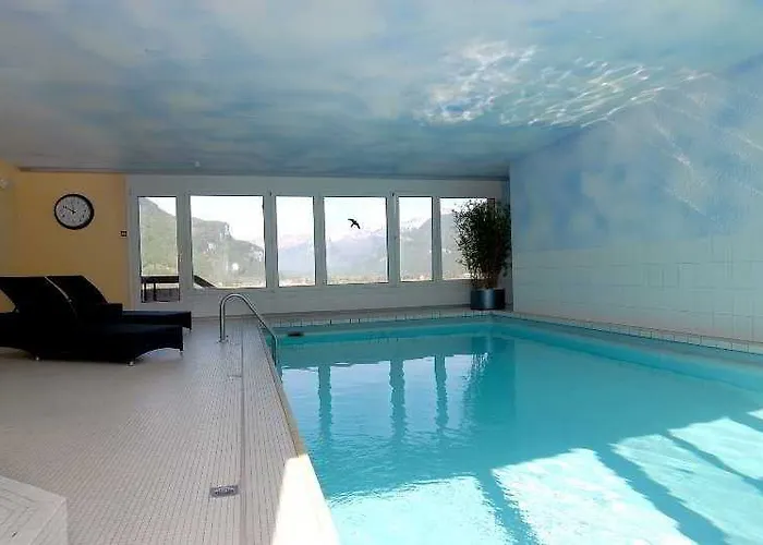 Hotel Sherlock Holmes & Khana Restaurant 