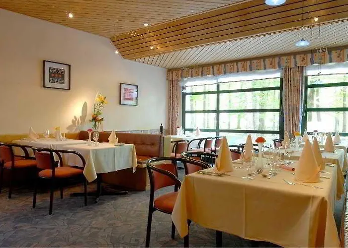 Sherlock Holmes & Khana Restaurant 