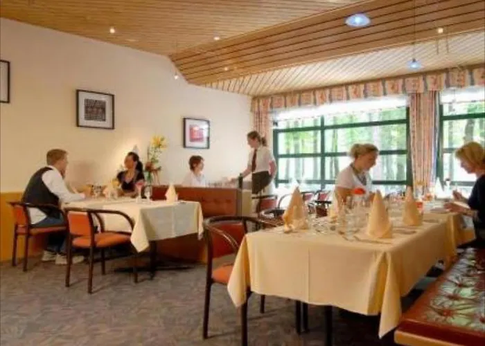 Sherlock Holmes & Khana Restaurant 