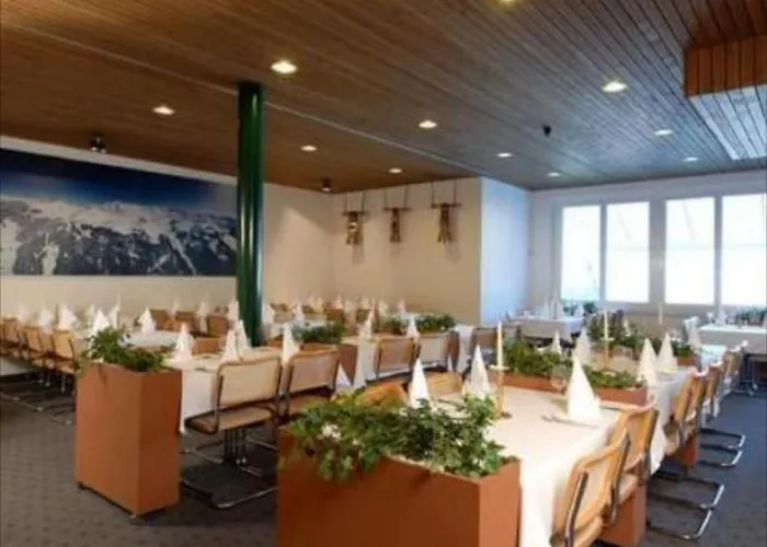 Hotel Sherlock Holmes & Khana Restaurant 