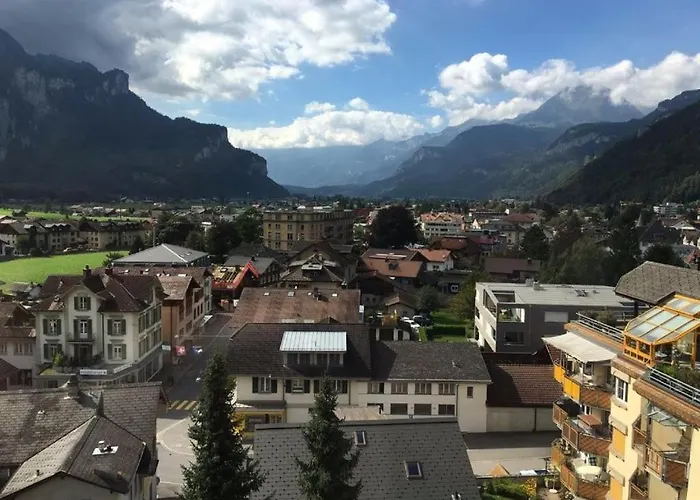 Sherlock Holmes & Khana Restaurant 