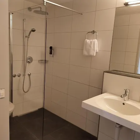 Sherlock Holmes & Khana Restaurant 