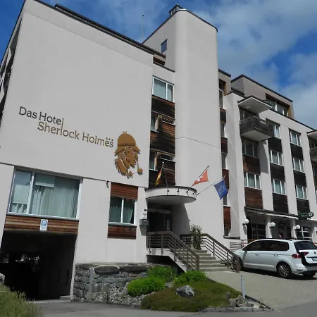 Sherlock Holmes & Khana Restaurant 