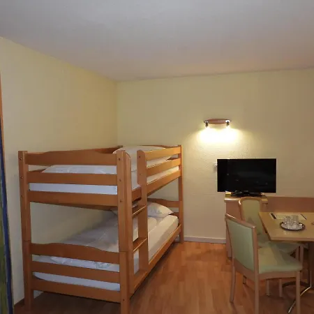 Sherlock Holmes & Khana Restaurant 