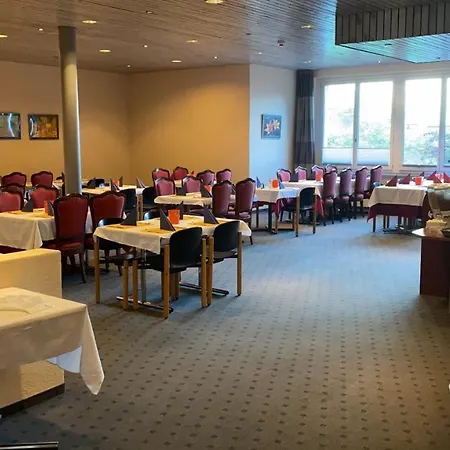 Sherlock Holmes & Khana Restaurant 