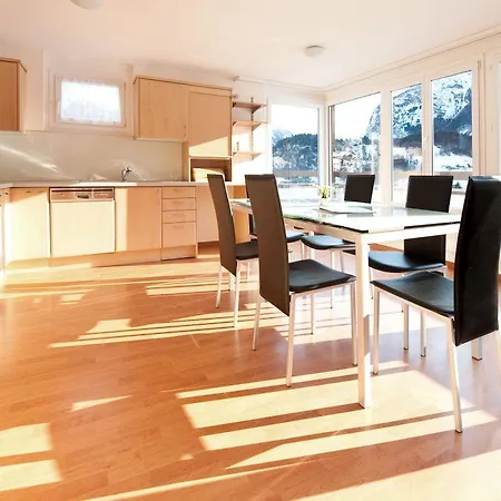 Sherlock Holmes & Khana Restaurant 