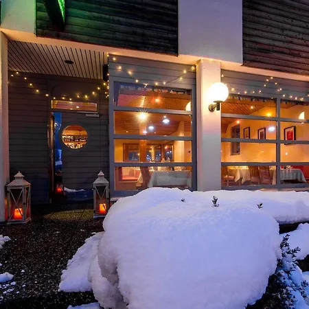 Sherlock Holmes & Khana Restaurant 