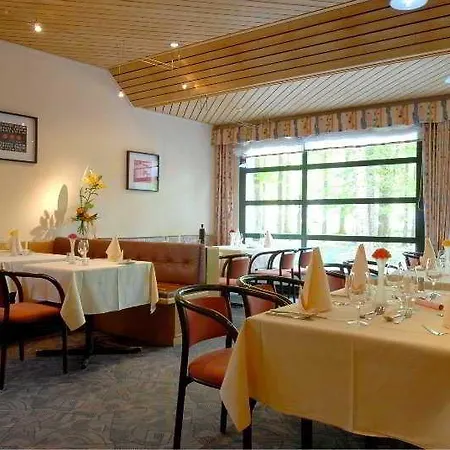 Sherlock Holmes & Khana Restaurant 