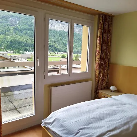 Sherlock Holmes & Khana Restaurant 