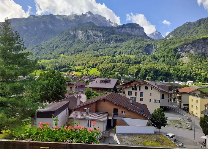 Sherlock Holmes & Khana Restaurant 